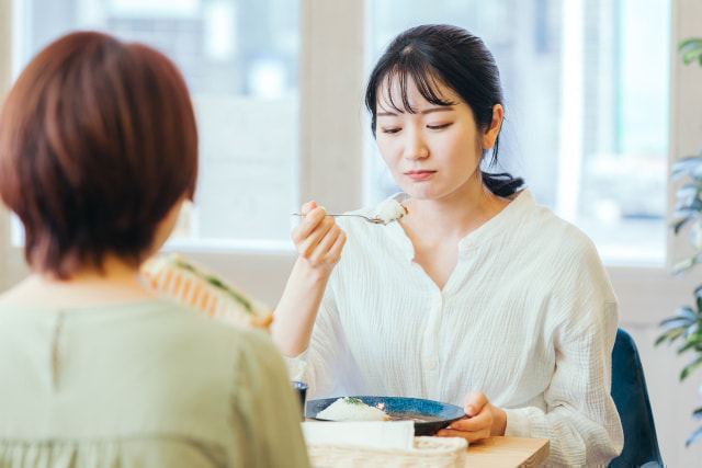 食欲がない女性
