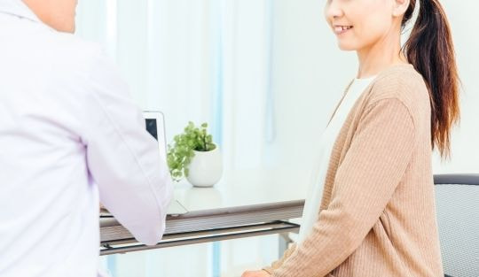 カウンセリングを受ける女性